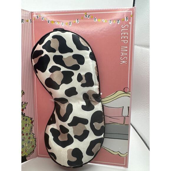 THE VINTAGE COSMETIC COMPANY Tale of a Cosy Christmas Sleep Mask and Socks BNIB - Picture 6 of 7